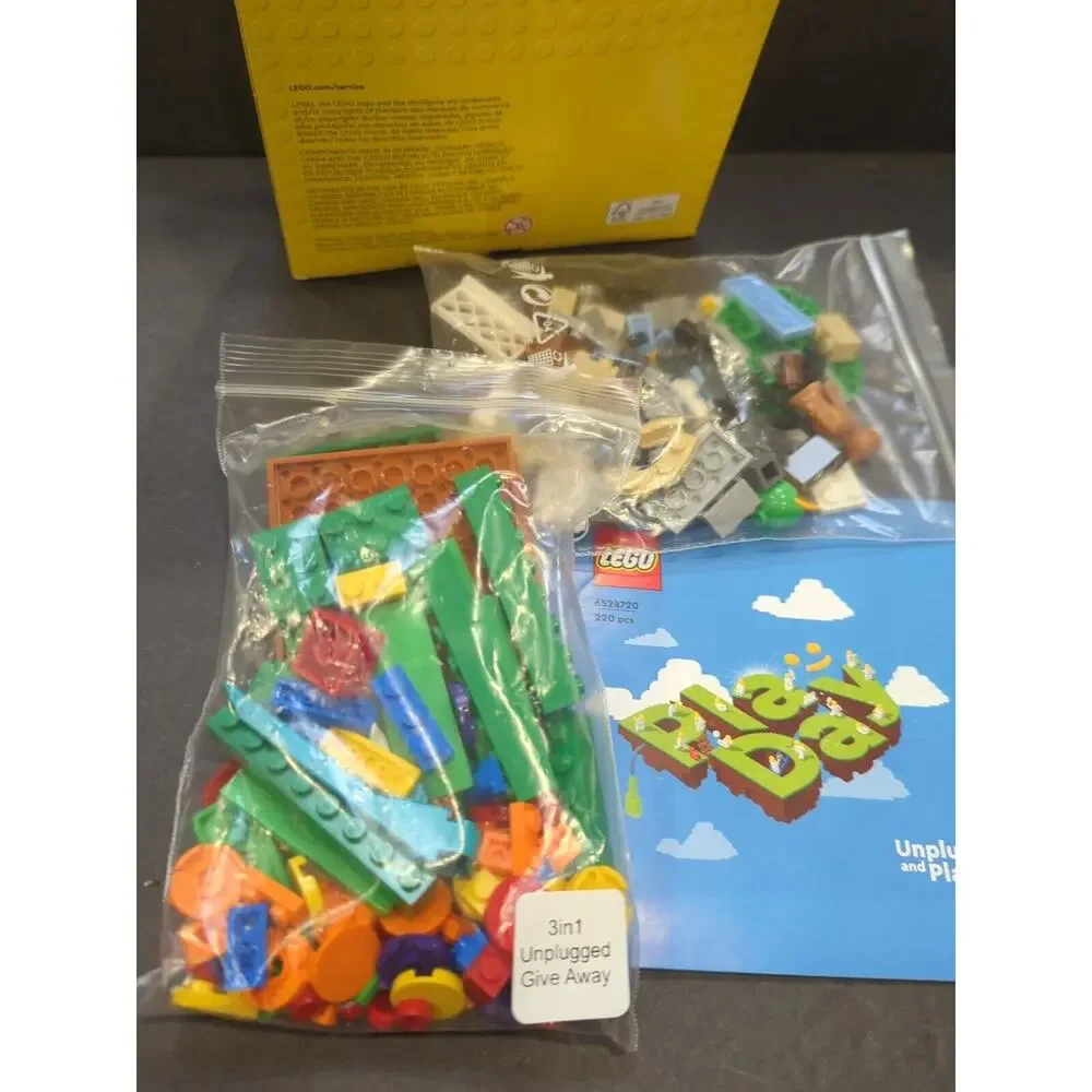 Lego Play Day 2024 - Exclusive Employee Gift 6528720 Open‎ Box